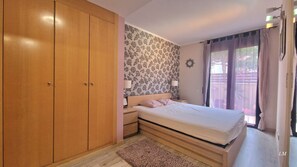 Iron/ironing board, WiFi, bed sheets