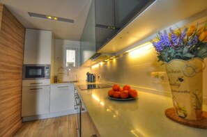 Fridge, microwave, oven, stovetop