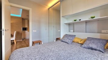 1 bedroom, desk, iron/ironing board, WiFi