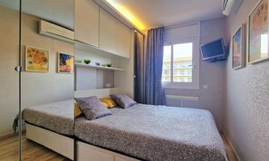 1 bedroom, desk, iron/ironing board, WiFi