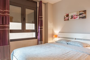 1 chambre, bureau, fer et planche Ă repasser, Wi-Fi