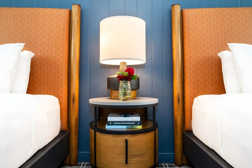 Relax In Alpine Room Near Mammoth Restaurants, Board Games & Ski Areas! 4 Units - Mammoth Mountain, CA