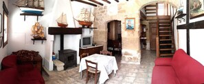 TV, fireplace