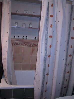 Douche, serviettes fournies