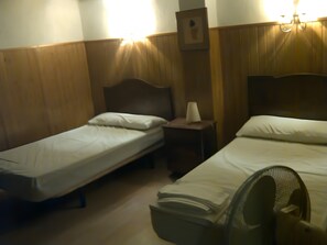 4 makuuhuonetta, Wi-Fi, vuodevaatteet