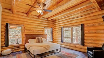 4 bedrooms, travel cot, WiFi