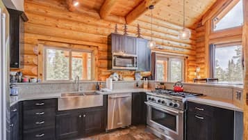 KylskÄp, mikrovÄgsugn, ugn och spishÀll