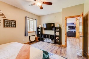 4 bedrooms, travel cot, WiFi - The Mountain Gem Chalet / Hot Tub • Luxe Log Retreat (Fairplay)