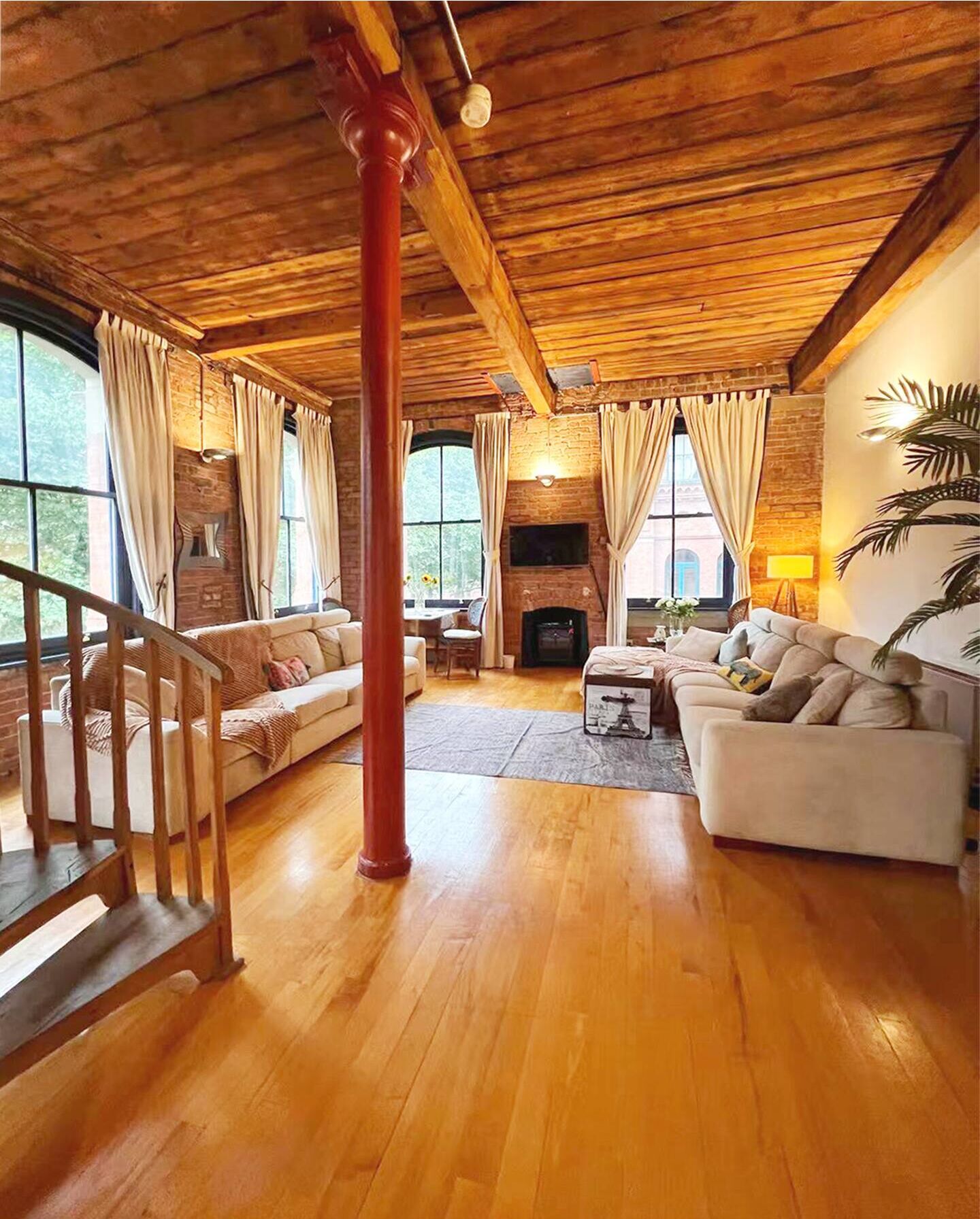 Televisión y chimenea 