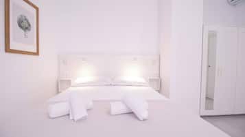 Tabla de planchar con plancha, wifi gratis, ropa de cama