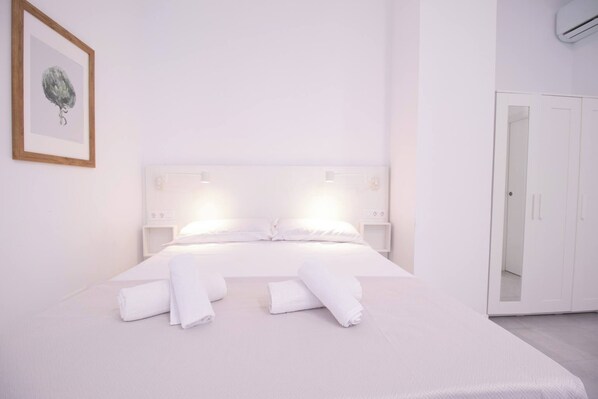 Silitysrauta/-lauta, ilmainen Wi-Fi, vuodevaatteet