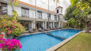 Kolam renang terbuka