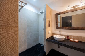 Bathroom - Cove Puri Maharani (Denpasar)