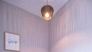 Een strijkplank/strijkijzer, gratis wifi, beddengoed
