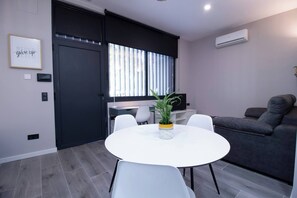 Dining - Patacona A by Concept Flats (Valencia)