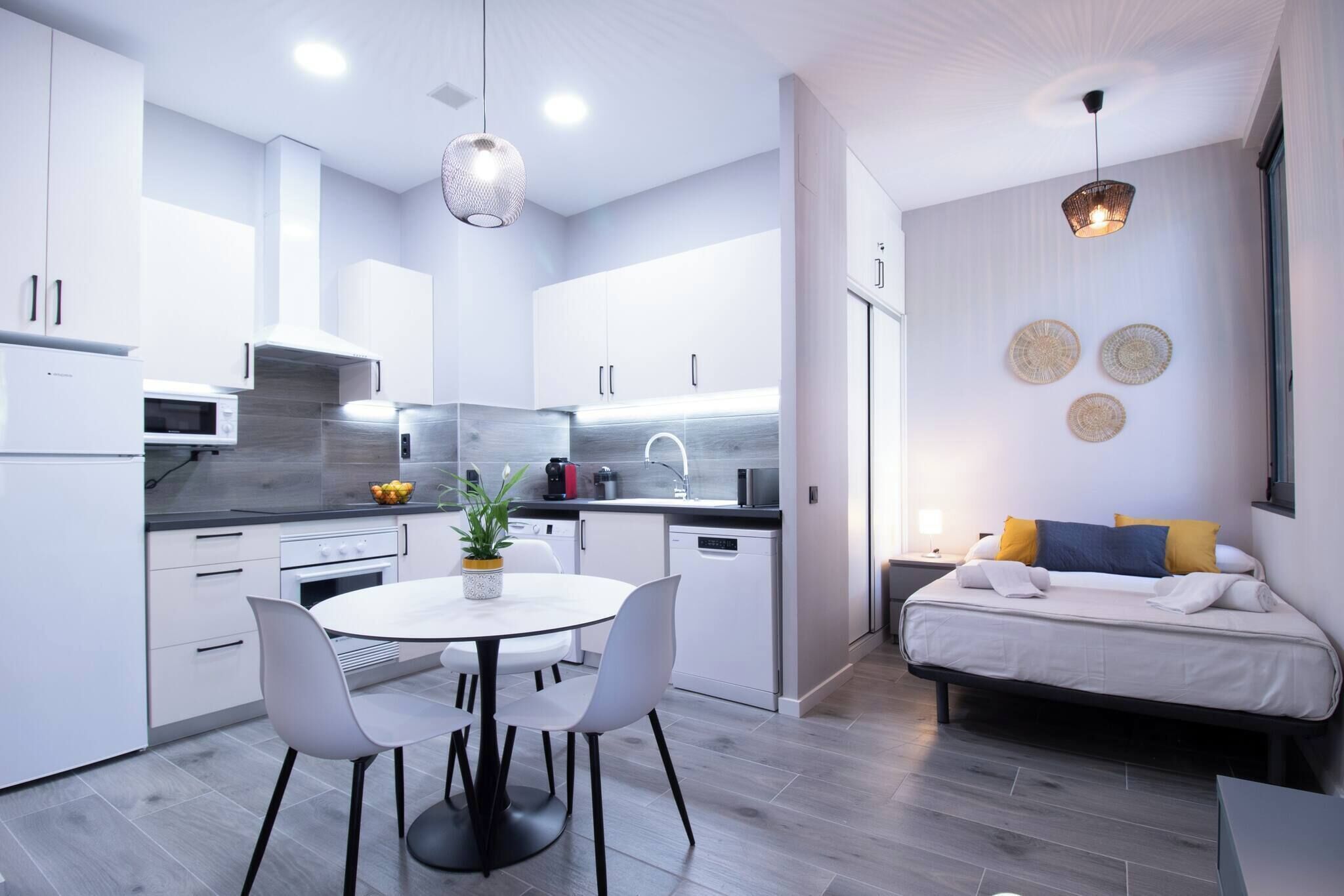 雪櫃、微波爐、焗爐、爐具