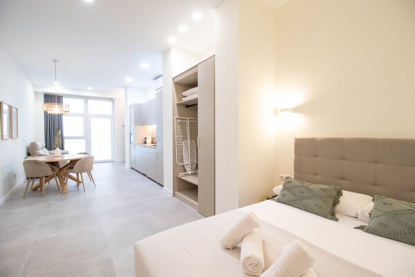 Een strijkplank/strijkijzer, gratis wifi