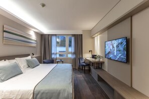 Iron/ironing board, free WiFi, bed sheets
