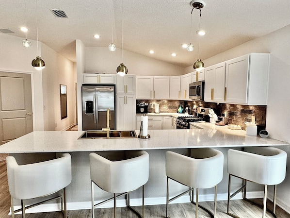 Fridge, microwave, oven, stovetop - Gilded Edge - 2/2 Near Eastport in The Village of Waters Edge (Waters Edge, The Villages)