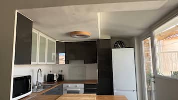 Microonde, forno, piano cottura, lavastoviglie