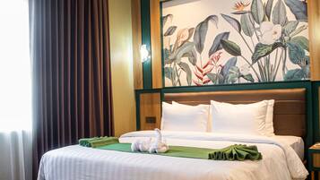 Caja de seguridad en la habitación y escritorio