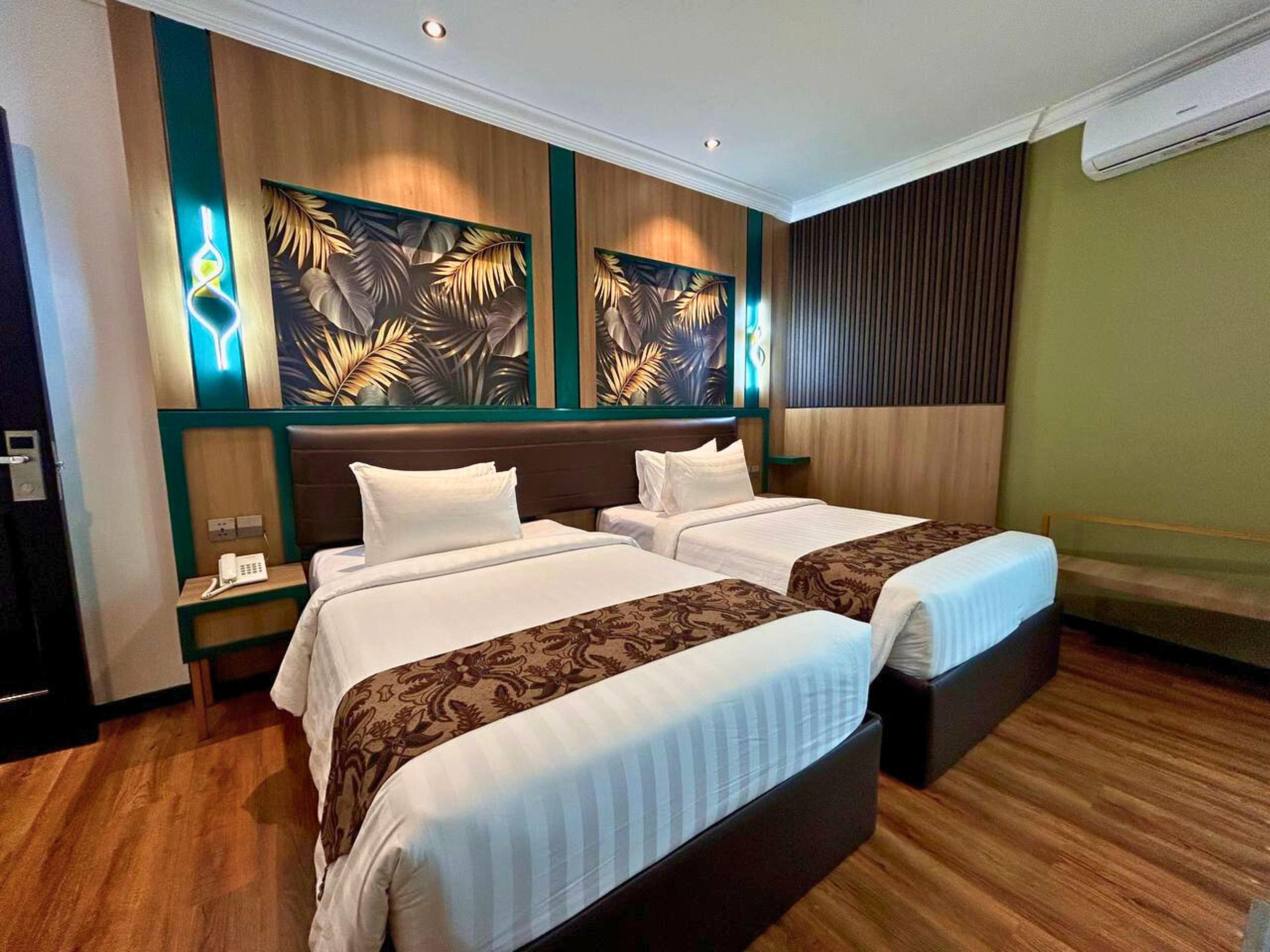 Superior Double or Twin Room | In-room safe, desk, laptop workspace, soundproofing