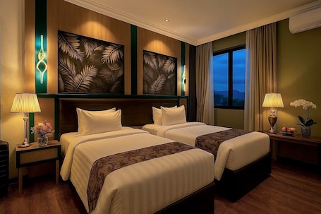 Caja de seguridad en la habitación y escritorio