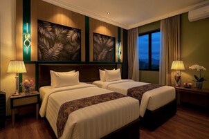 Habitación Deluxe | Caja fuerte, escritorio, espacio para trabajar con un portátil