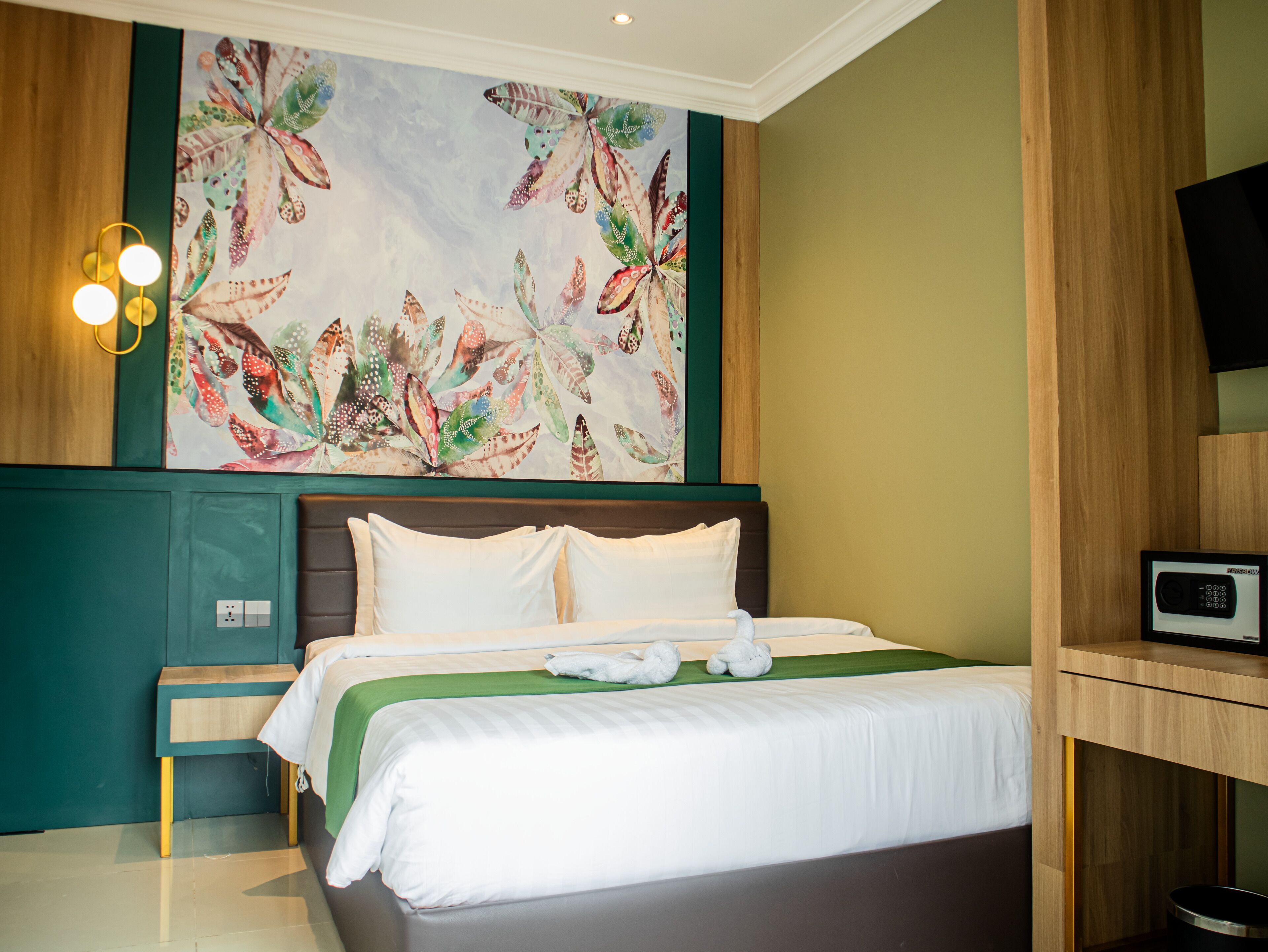 Superior Room | In-room safe, desk, laptop workspace, soundproofing