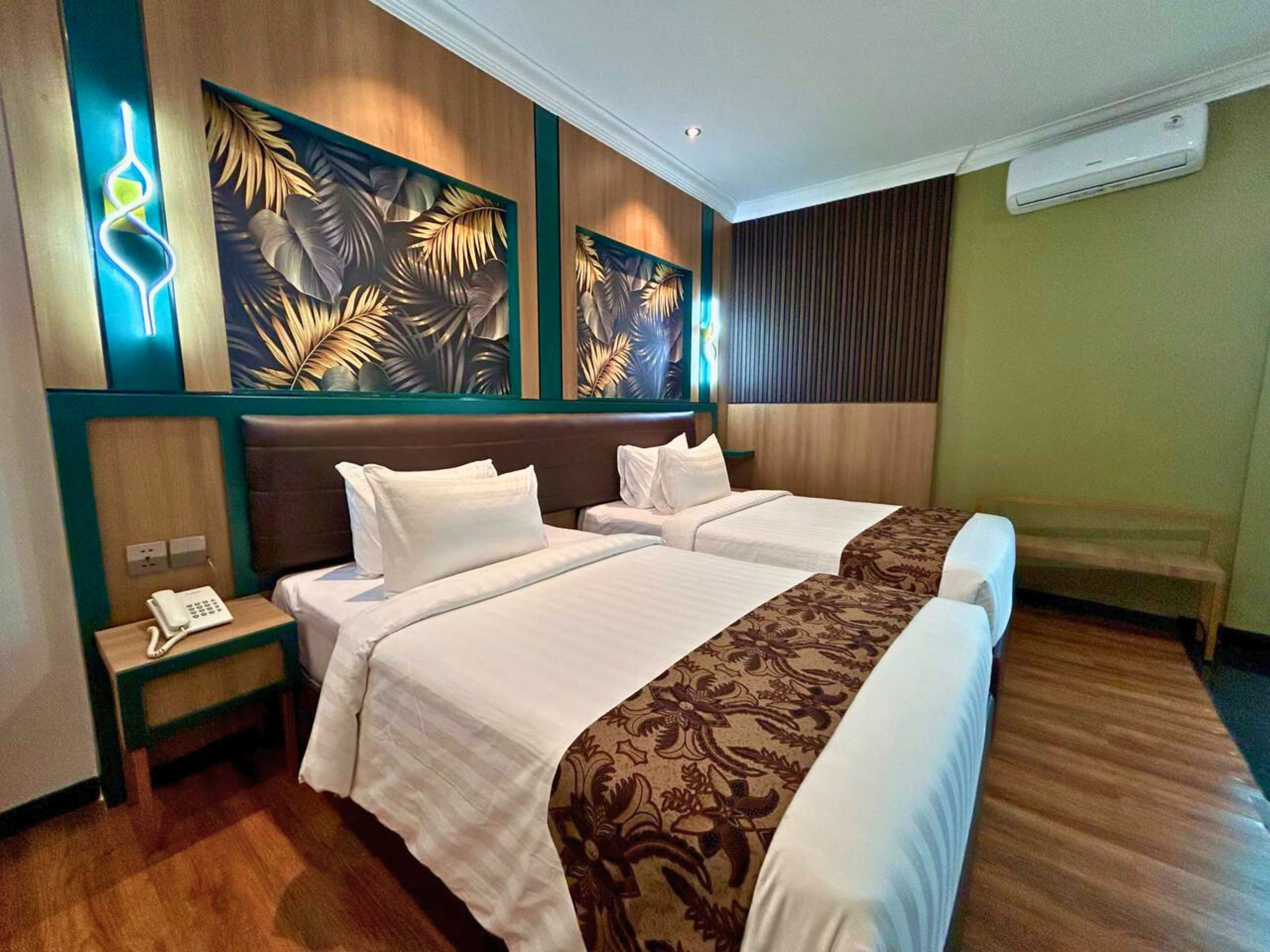 Superior Double or Twin Room | In-room safe, desk, laptop workspace, soundproofing