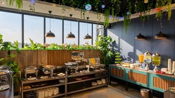 Päivittäinen buffetaamiainen (50000 IDR per henkilö)