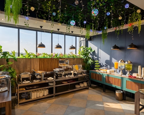 Bona Ventura Hotel & Skybar