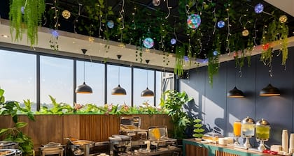 Bona Ventura Hotel & Skybar