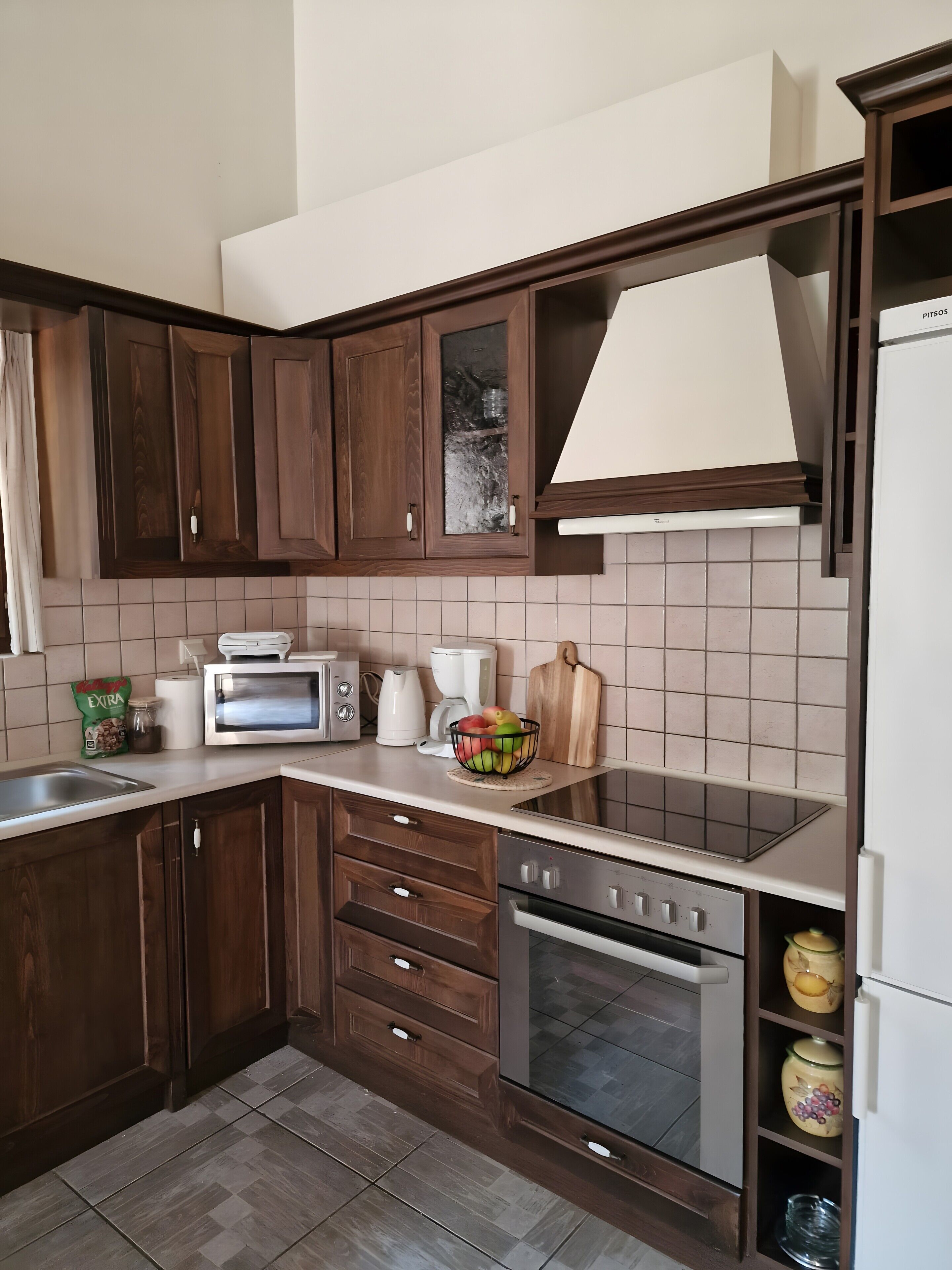 Fridge, microwave, coffee/tea maker, cookware/dishes/utensils