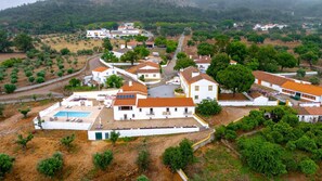 Exterior - Room 'Quarto 1' with Shared Pool (Fortios)