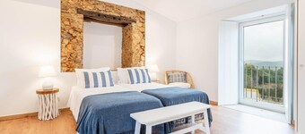 Room 'Quarto 1' with Shared Pool