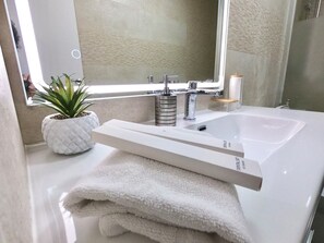 컴포트 아파트 | 욕실 | 비누, 샴푸, 화장지