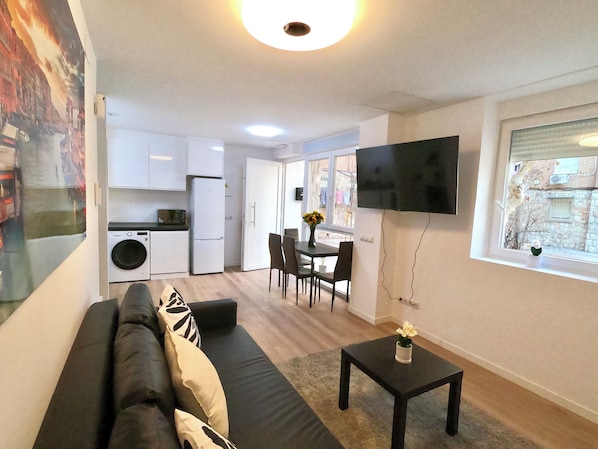 컴포트 아파트 | 거실 공간