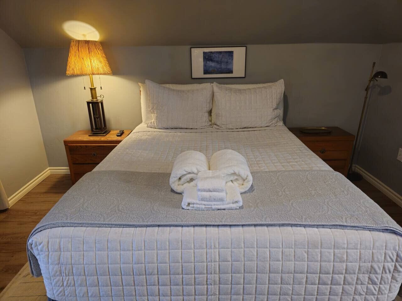 2 camere, una scrivania, ferro/asse da stiro, culla da viaggio