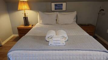 2 chambres, bureau, fer et planche Ă repasser, lit parapluie