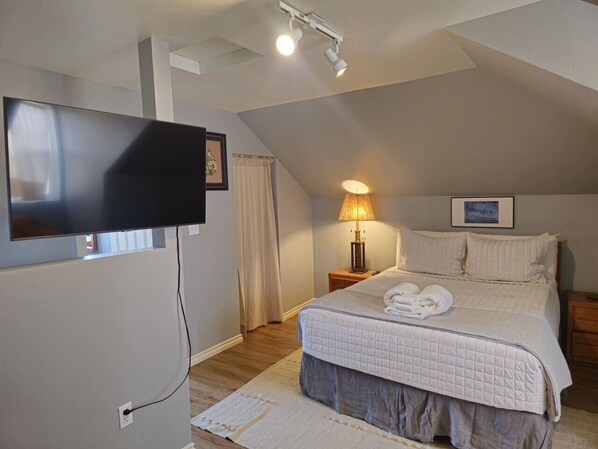 2 bedrooms, desk, iron/ironing board, travel cot