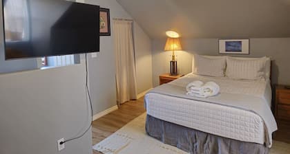 Muddy Creek Manor, Anthony Lakes Partner -10% off