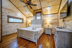 5 bedrooms, iron/ironing board, WiFi, bed sheets