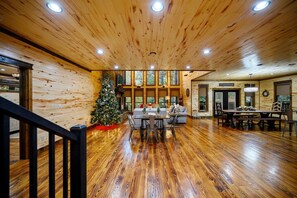 Interior - Inglebrook Lodge|Creekside|Wrap Around Porch (Broken Bow)