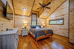 5 bedrooms, iron/ironing board, internet, bed sheets