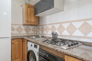 Fridge, microwave, oven, coffee/tea maker