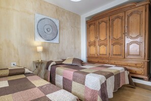 2 bedrooms, iron/ironing board, WiFi, bed sheets