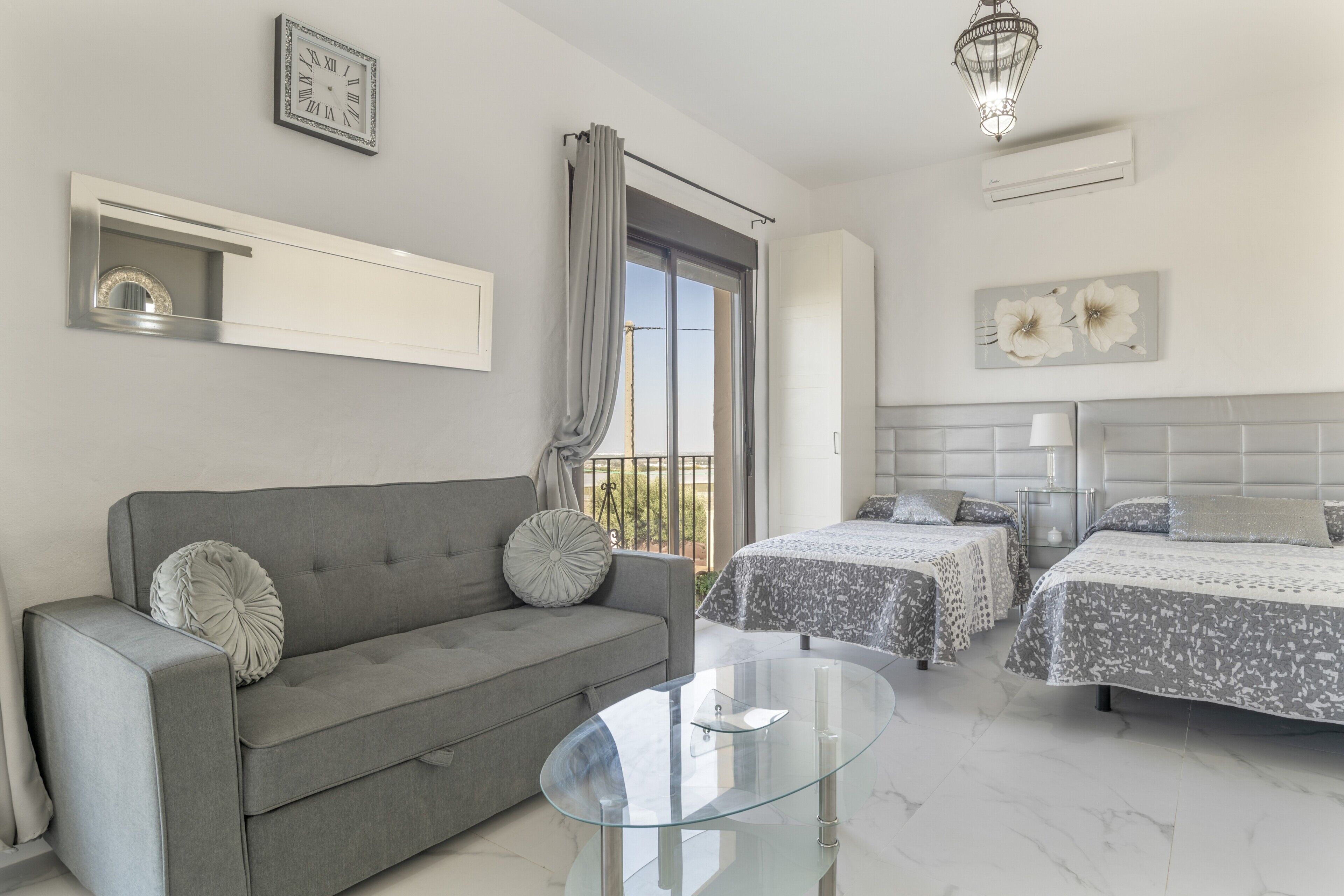 テレビ、卓球台