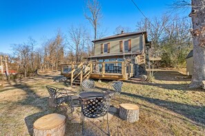 Outdoor dining - Monte Ne Lodge - Steps to Beaver Lake (Rogers)