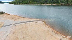 Beach - Monte Ne Lodge - Steps to Beaver Lake (Rogers)